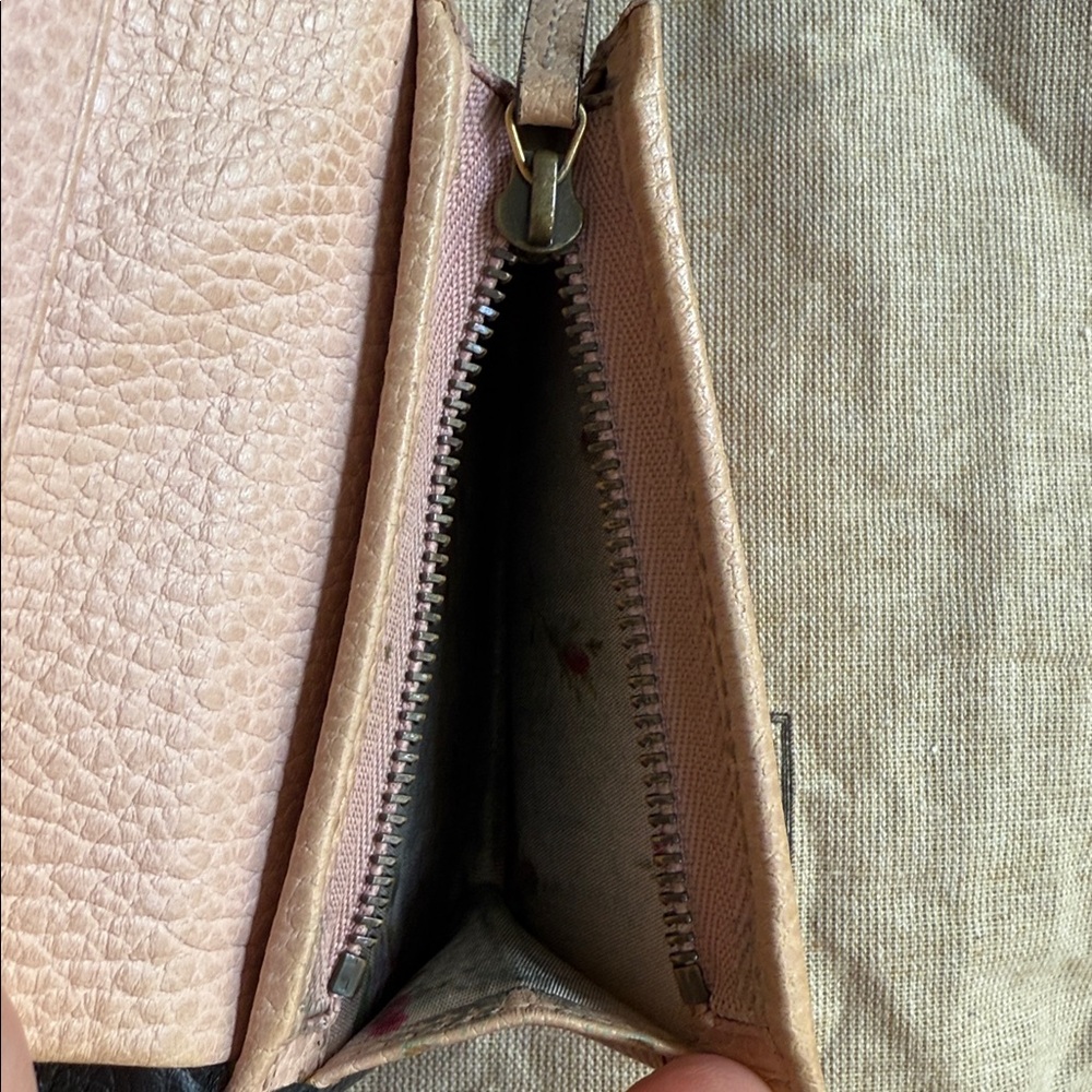 Gucci Marmont Black Leather Wallet with Gold Bow Logo and floral lining - Picture 7 of 8